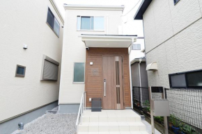 NYHotel 1 新宿2階建て4室1バスルーム1シャワー2トイレ
